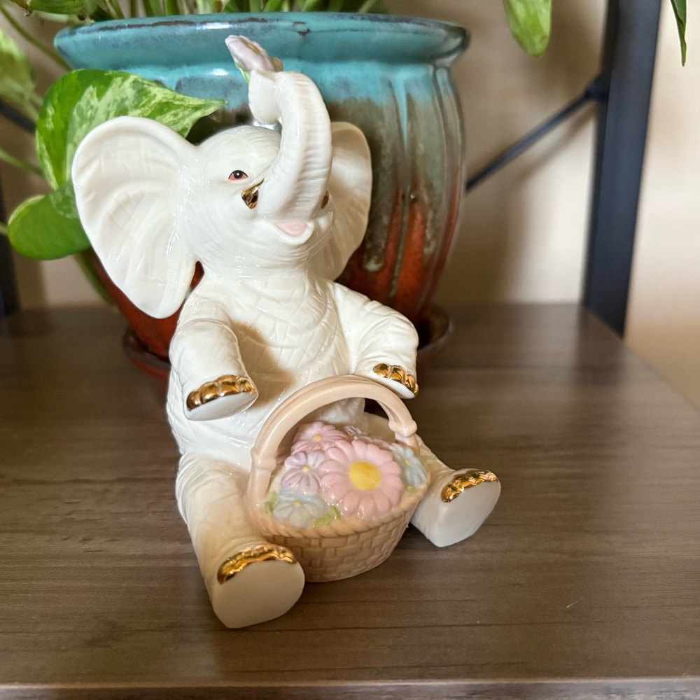 Lenox Sweet Spring Elephant - Picture 4 of 4